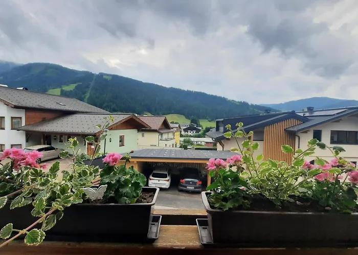Mountainview Mit Balkon Und Carport Apartman